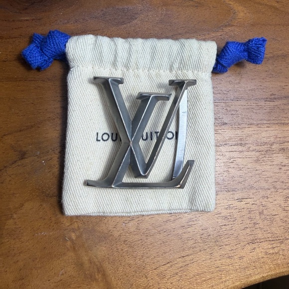 Louis Vuitton Metallic Belt Buckle with Cream Pouch